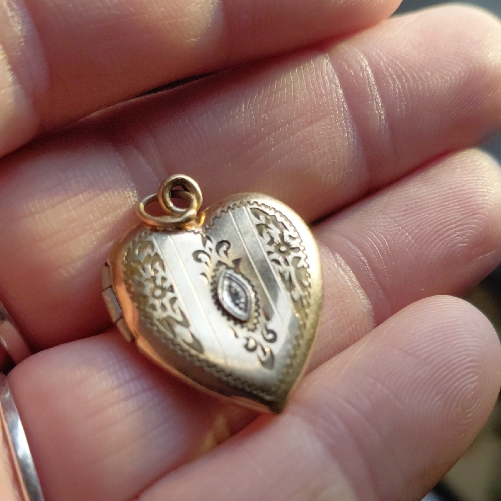 Dason 1/20 12k Gold And Diamond Vintage Locket